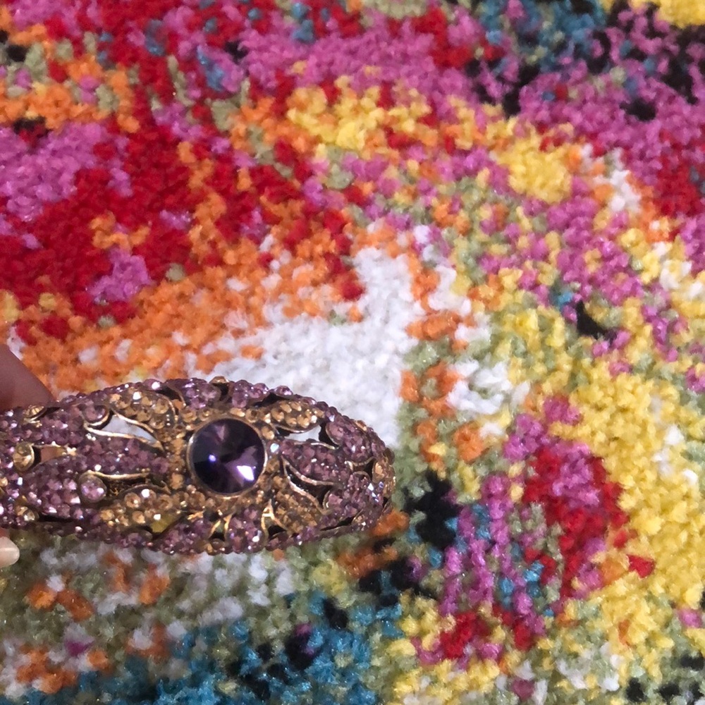 Clasp bracelet.